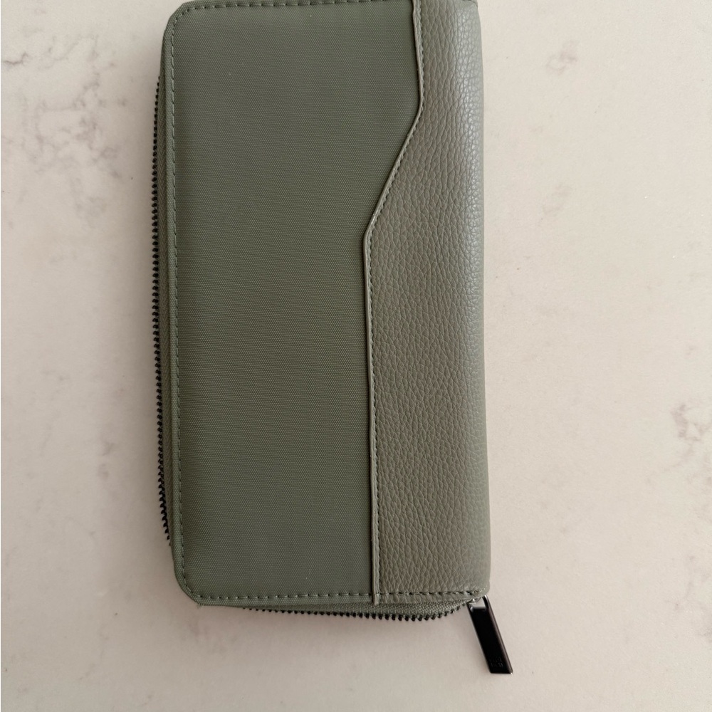 OPEN STORY RFID Travel Wallet - Picture 3 of 7